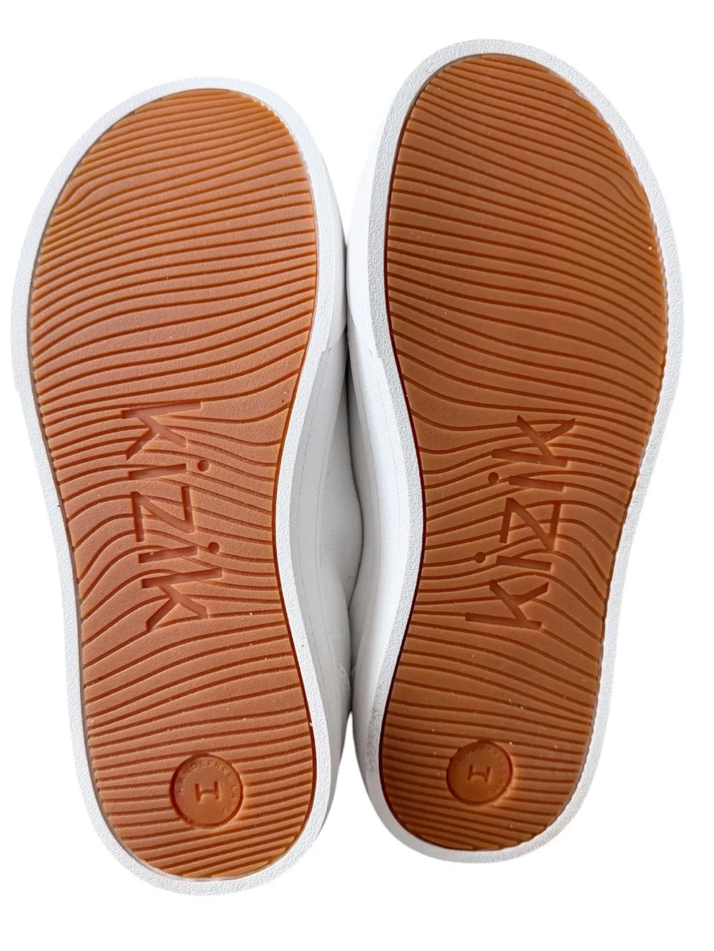 Kizik Irvine Hands Free Canvas Sneaker in White Women’s 7.5 WIDE